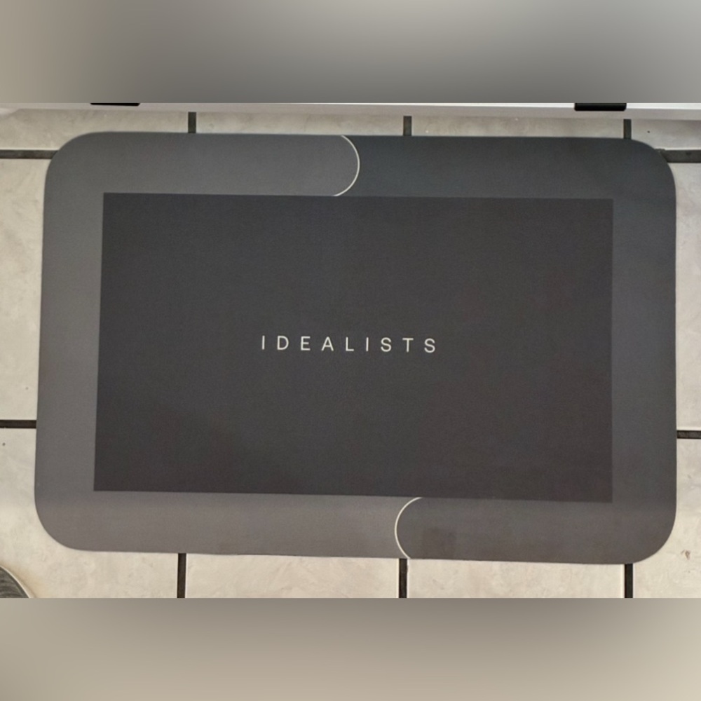 “Idealist” Super Absorbent Bath Mat
NWT
